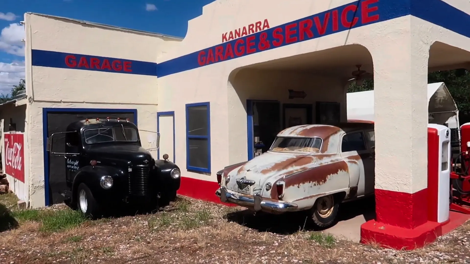 Kanarraville Garage with vintage gas pumps and classic cars