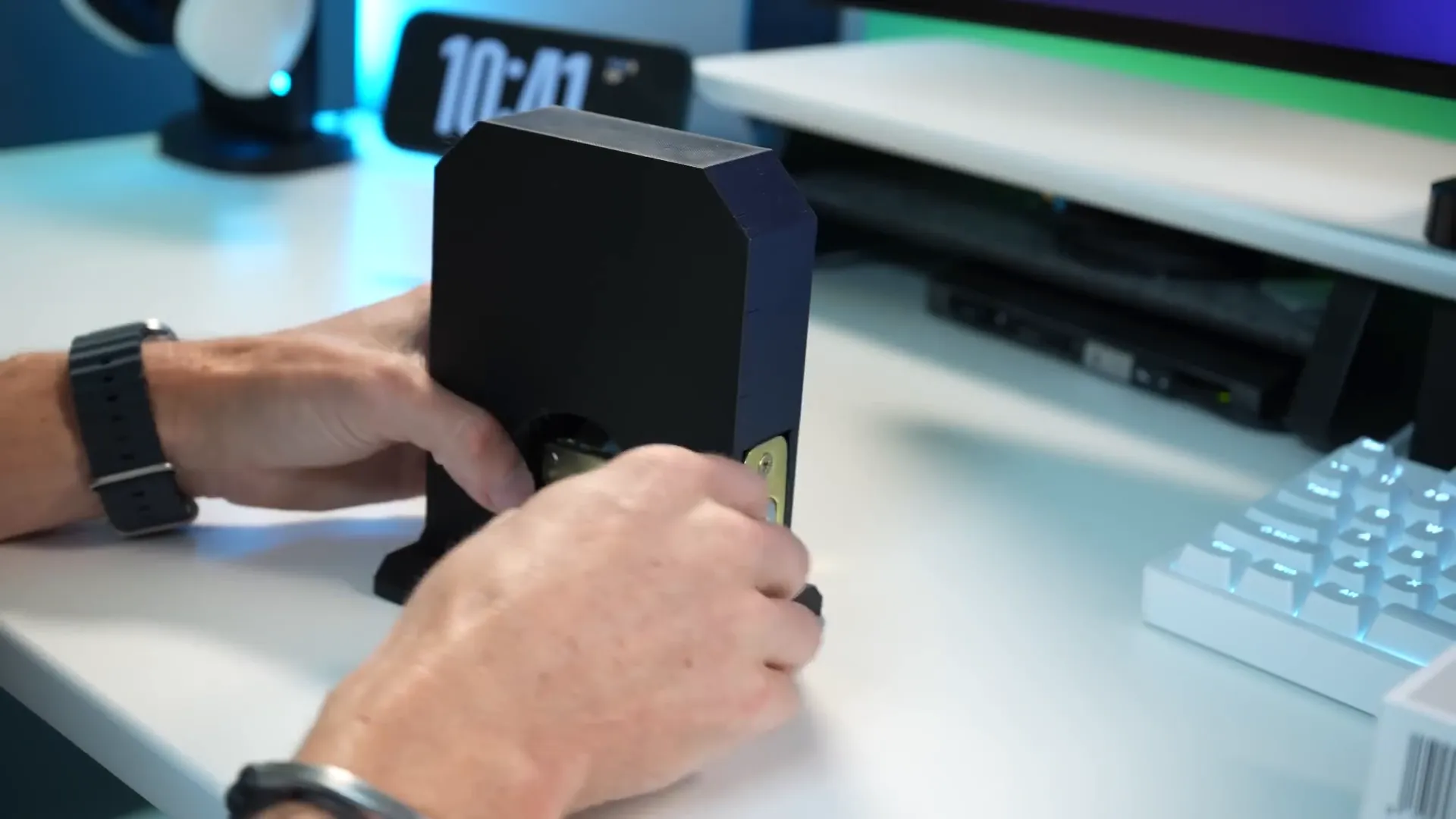 Installing the Nuki Smart Lock on door with tools