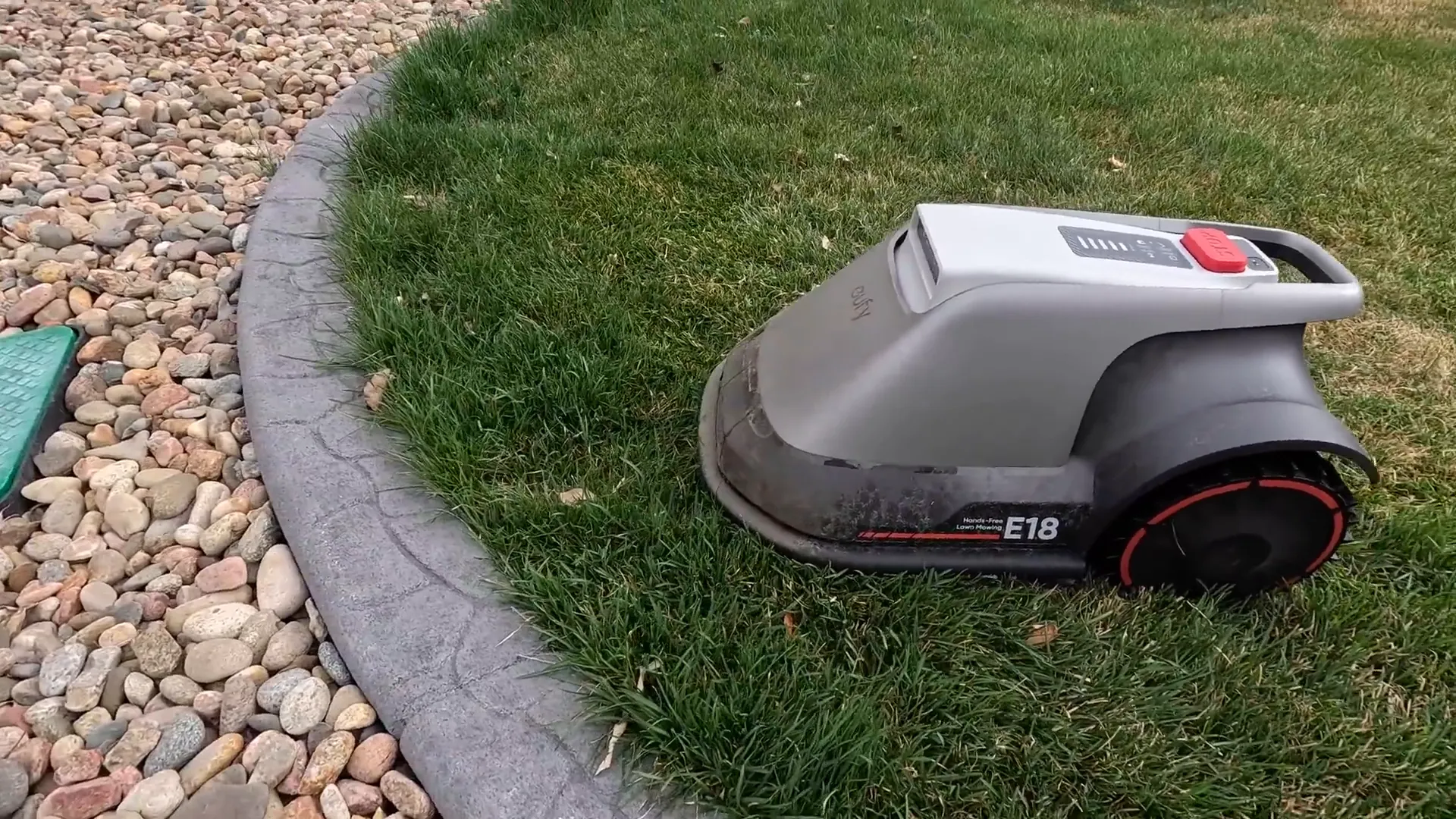 Eufy E18 avoiding an unexpected obstacle