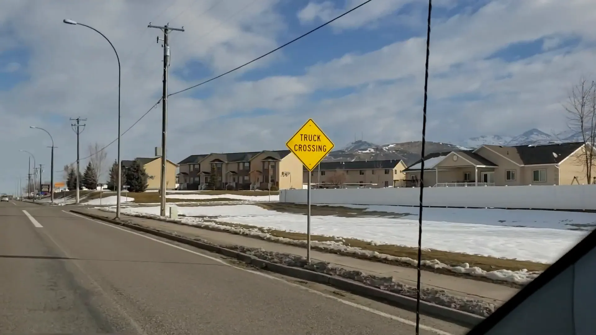 New housing developments in Smithfield near the mountain